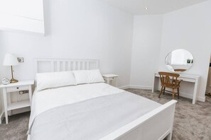 1 chambre, fer et planche Ă repasser, Wi-Fi, draps fournis