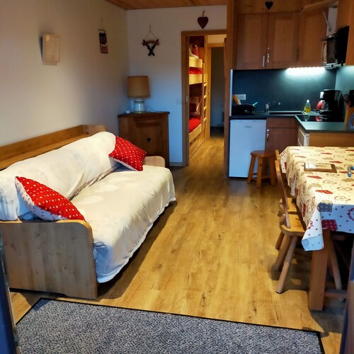 Newly renovated apartment. It is located 150 metres from the slopes, opposite the comm