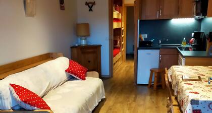 Newly renovated apartment. It is located 150 metres from the slopes, opposite the comm