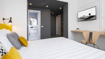 In-room safe, desk, blackout curtains, free WiFi