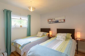 Apartamento, 2 camas individuales | 2 dormitorios, tabla de planchar con plancha, wifi gratis y ropa de cama