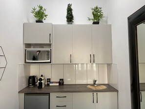 Fridge, microwave, stovetop, coffee/tea maker