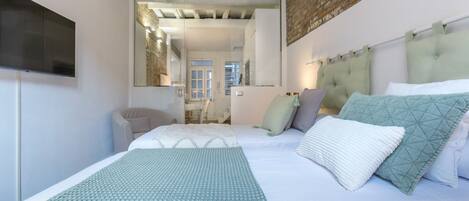 1 bedroom, iron/ironing board, Internet