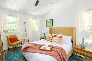 2 bedrooms, desk, iron/ironing board, WiFi