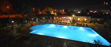 Seasonal outdoor pool