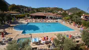 Een seizoensgebonden buitenzwembad