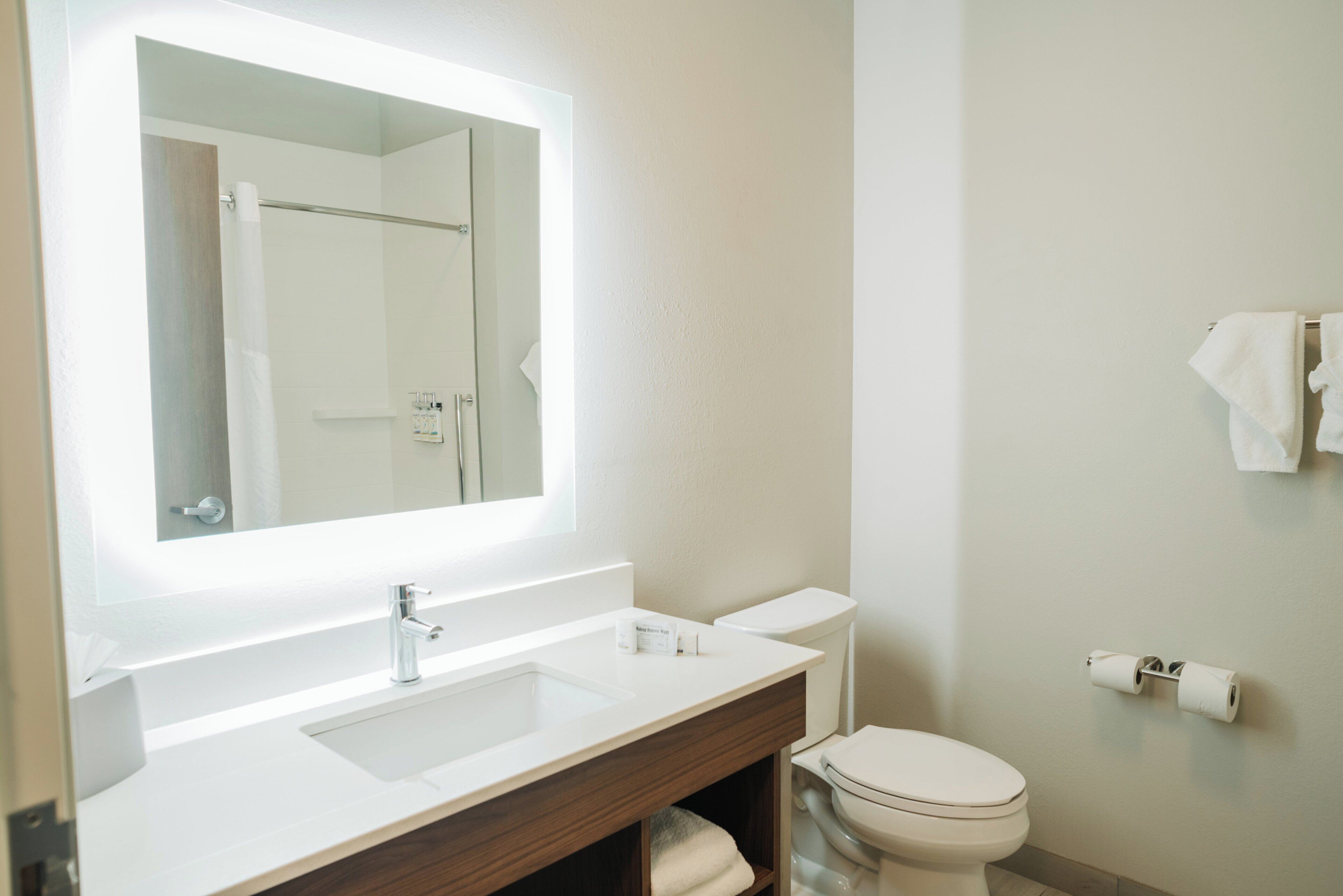 free toiletries, towels