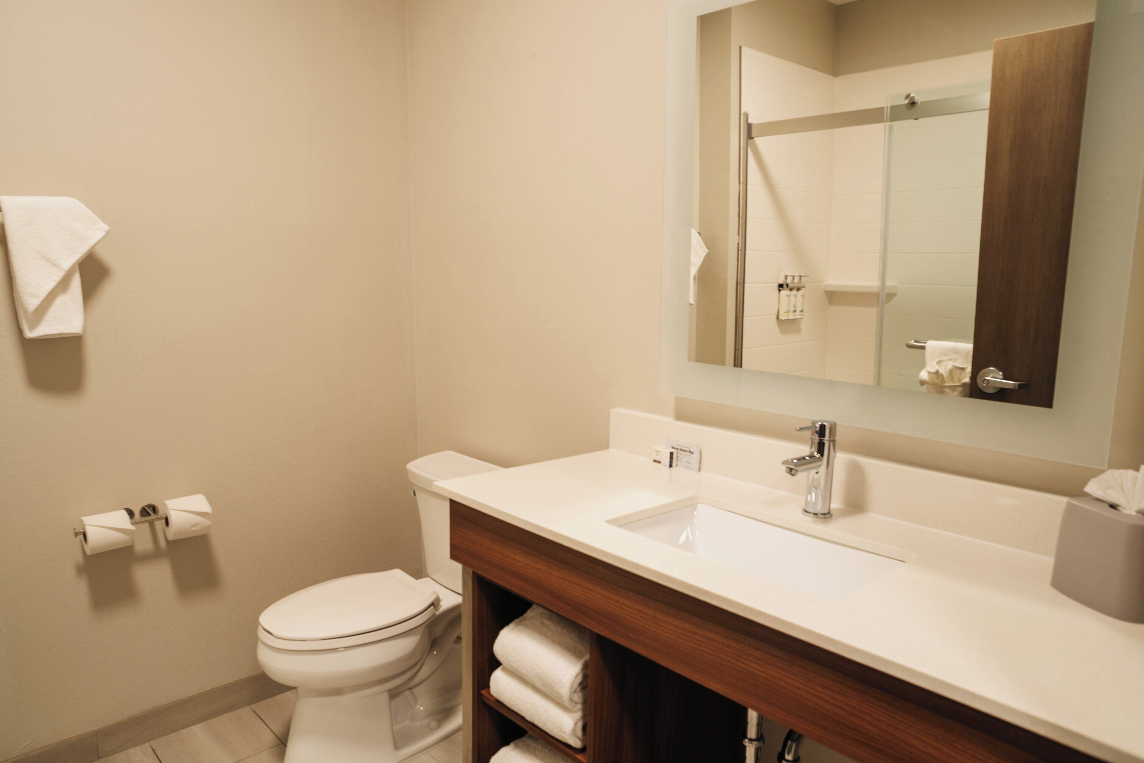 free toiletries, towels