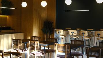 Petit déjeuner continental (15 USD par personne)