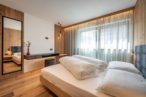 2 chambres, bureau, chambres insonorisées, lit parapluie