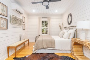 13 عدّة غرف نوم ومكتب ومكواة/لوح كي وسرير سفر