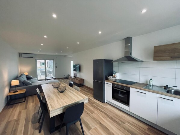 ميكروويف، فرن، غسالة أطباق، ماكينة لصنع القهوة/الشاي