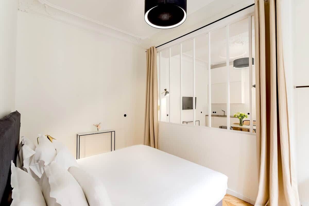 1 habitación, tabla de planchar con plancha, wifi gratis y ropa de cama 
