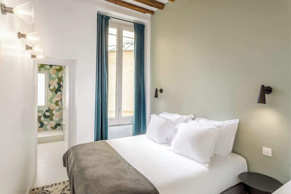 2 slaapkamers, een strijkplank/strijkijzer, reisbedje, gratis wifi