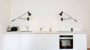 Coffee/tea maker, fridge, microwave, oven