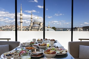 Free daily continental breakfast - Mest Hotel Istanbul Sirkeci (Istanbul)