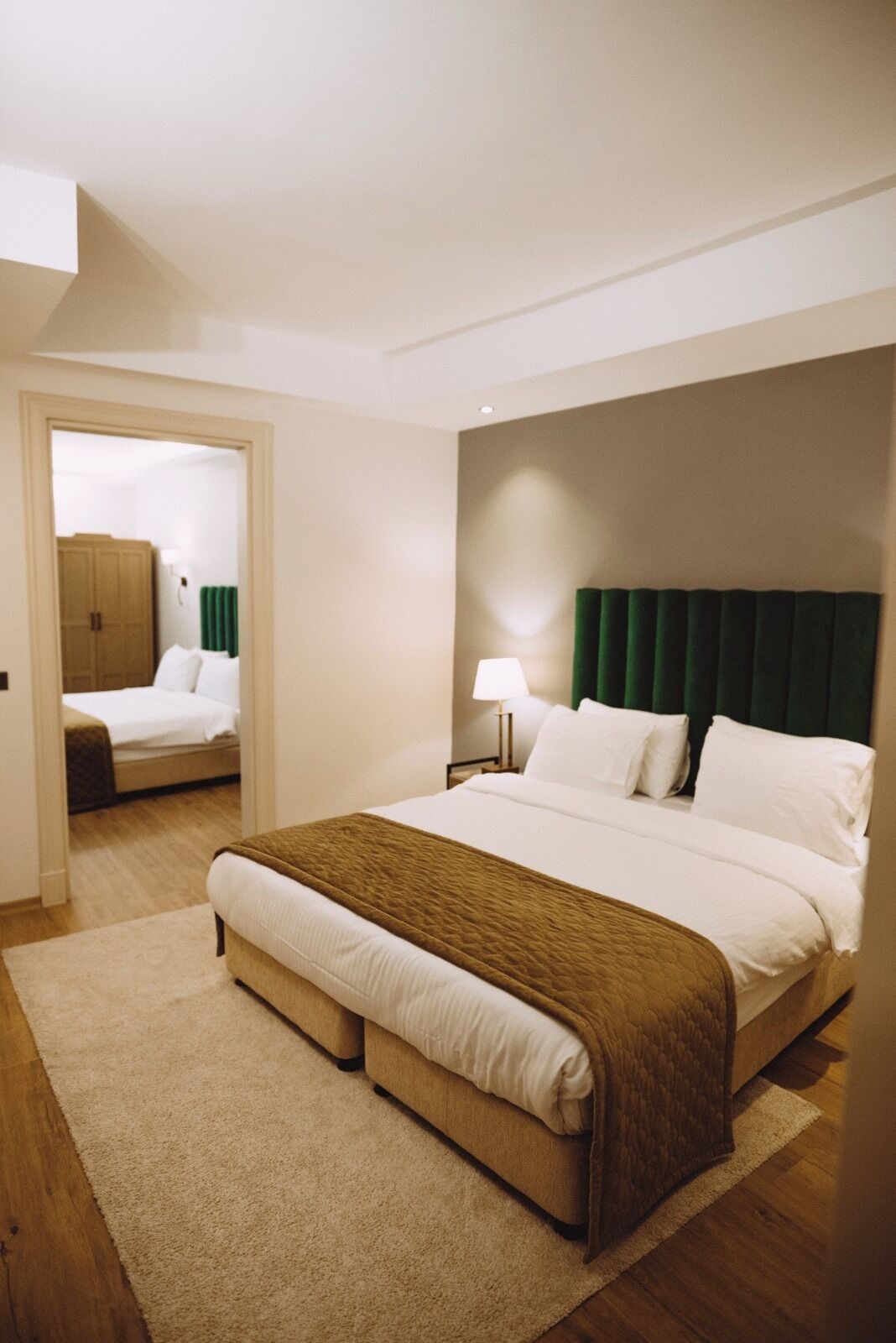 Camera familiare, senza finestre | Minibar, ferro/asse da stiro, Wi-Fi gratuito, lenzuola