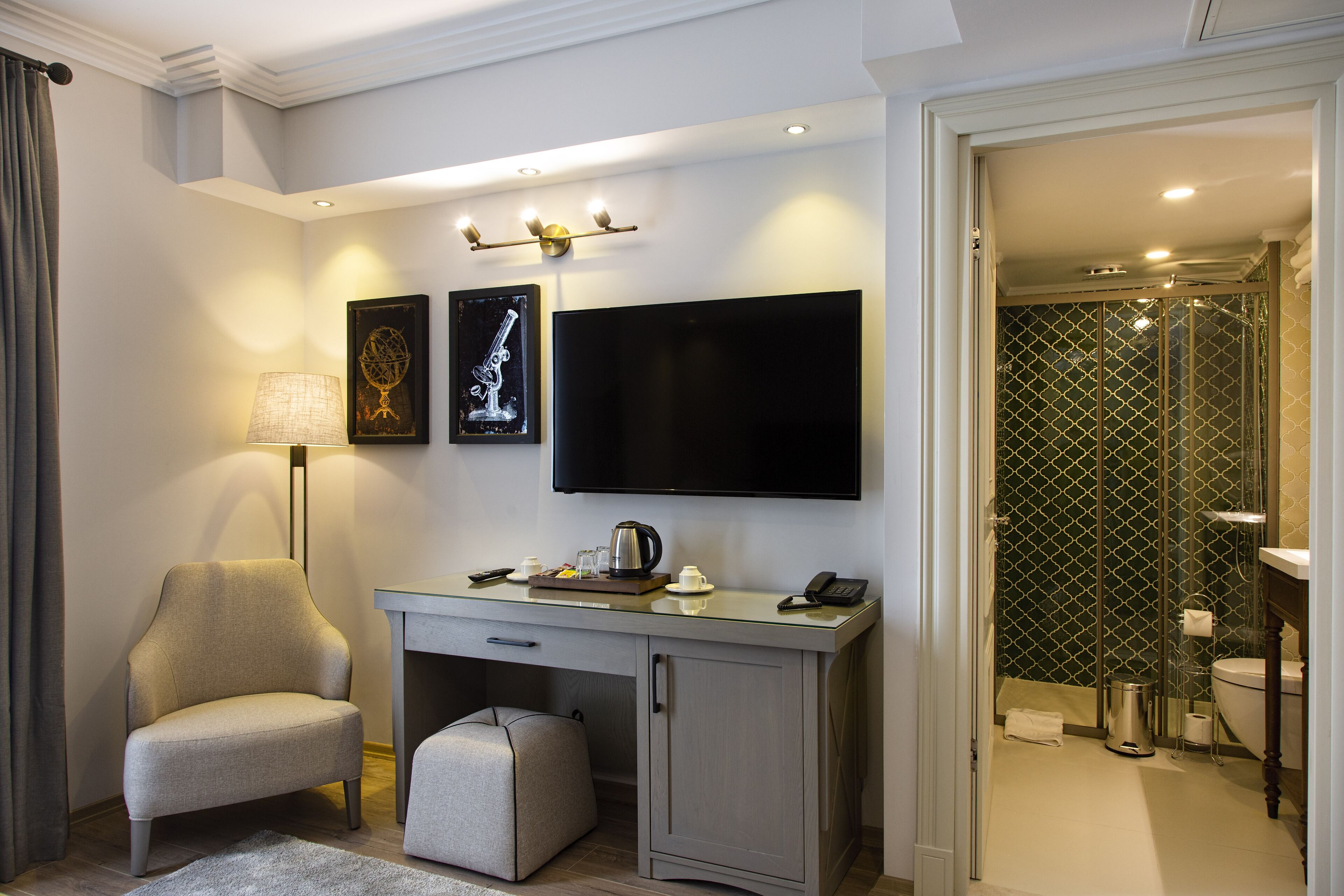 deluxe room, balcony, sea view | 1 bedroom, minibar, iron/ironing board, free wifi