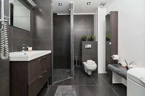 Bruser, hårtørrer, håndklæder