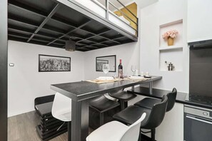 Frigorífic, microones, forn i placa de cuina 