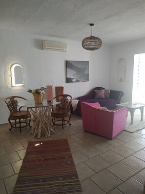 Ferienhaus | Wohnzimmer | 30-Zoll-Fernseher mit Digitalempfang