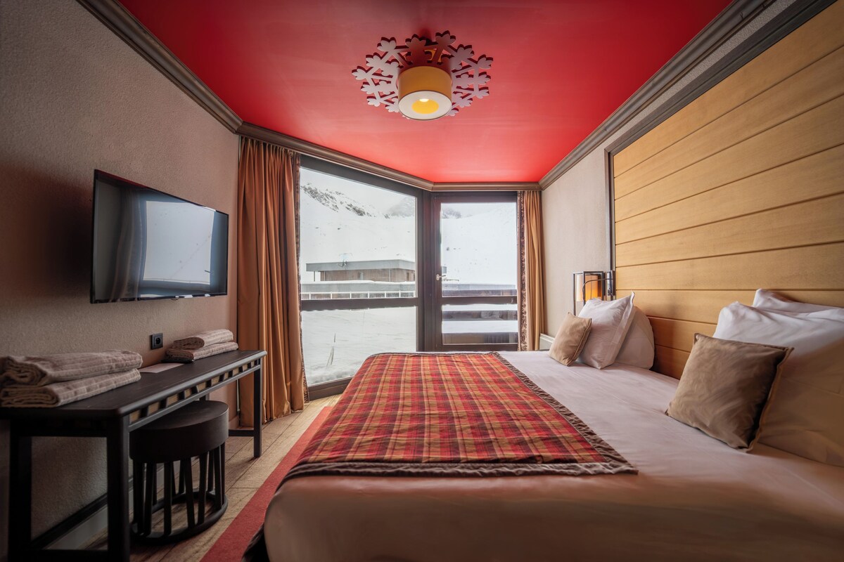 Premium Room for 2 adults with sleeping area and breathtaking mountain views 