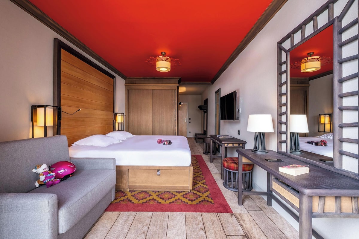 In-room safe, desk, free WiFi, bed sheets