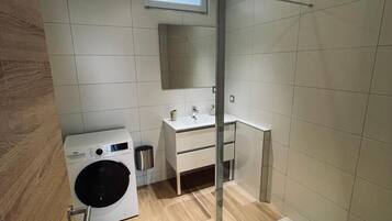 SĂšche-cheveux, serviettes fournies