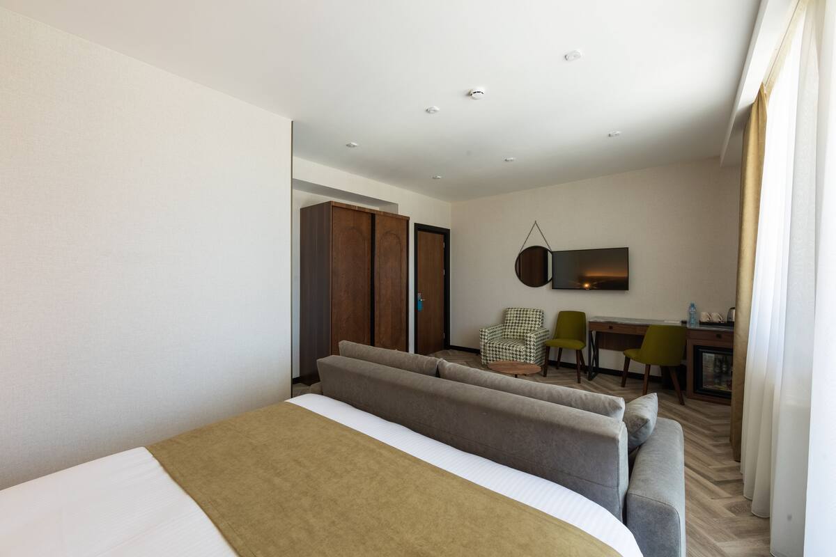 Junior Room | Premium bedding, minibar, desk, laptop workspace