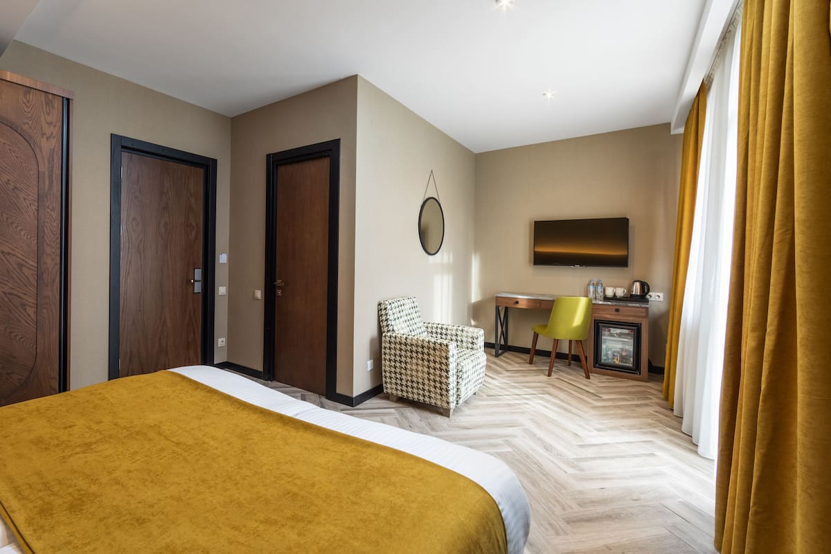 Premium bedding, minibar, desk, laptop workspace