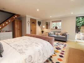 1 habitación, decoración personalizada y muebles diferentes 