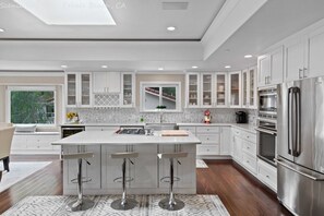 Unclassified image, 5 of 11, button