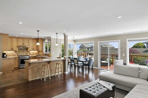 TV, fireplace, offices