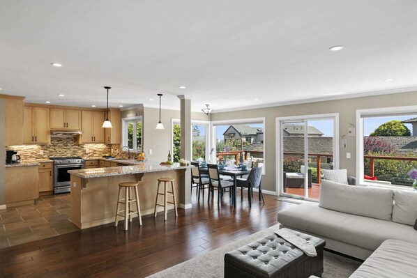 TV, fireplace, offices