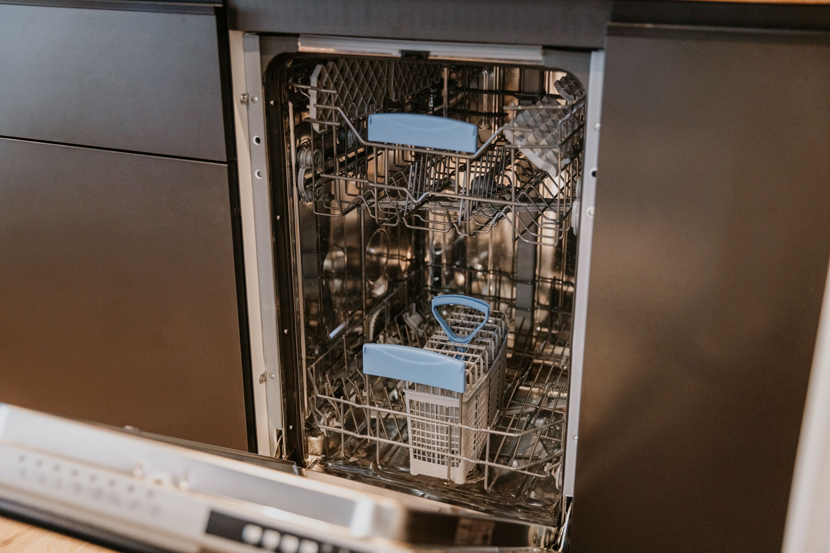 full-sized fridge, microwave, stovetop, dishwasher