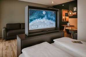 Apartment Flamengo, Balcony | Roupas de cama antialérgicas, cofres nos quartos, escrivaninha