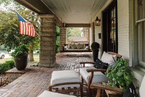 Terrace/patio - Above Nashville Chic I 12 South | Newly Remodeled | 11 Beds I Luxury Services (Nashville)