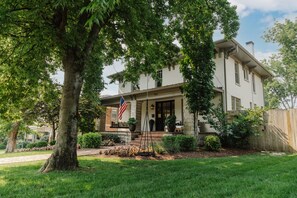 Exterior - Above Nashville Chic I 12 South | Newly Remodeled | 11 Beds I Luxury Services (Nashville)