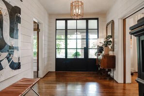 Interior - Above Nashville Chic I 12 South | Newly Remodeled | 11 Beds I Luxury Services (Nashville)