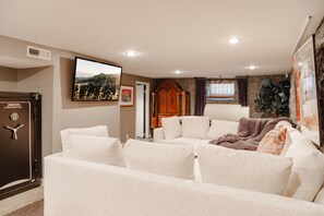 Interior - Above Nashville Chic I 12 South | Newly Remodeled | 11 Beds I Luxury Services (Nashville)