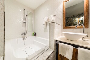 Camera Premium | Bagno | Set di cortesia gratuito, asciugacapelli, sapone, shampoo