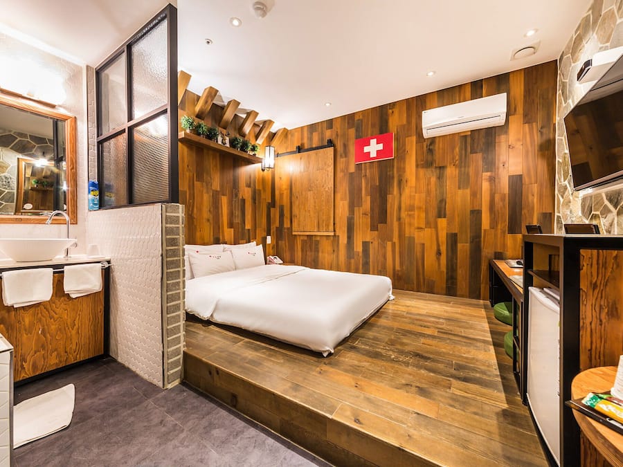 Premium Room | Free WiFi, bed sheets