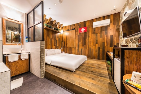 Premium Room | Free WiFi, bed sheets