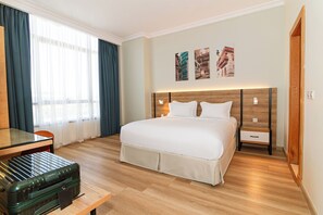 Signature Suite, 1 Bedroom, City View | Premium bedding, free WiFi, bed sheets - Hasana Suites (Madinah)