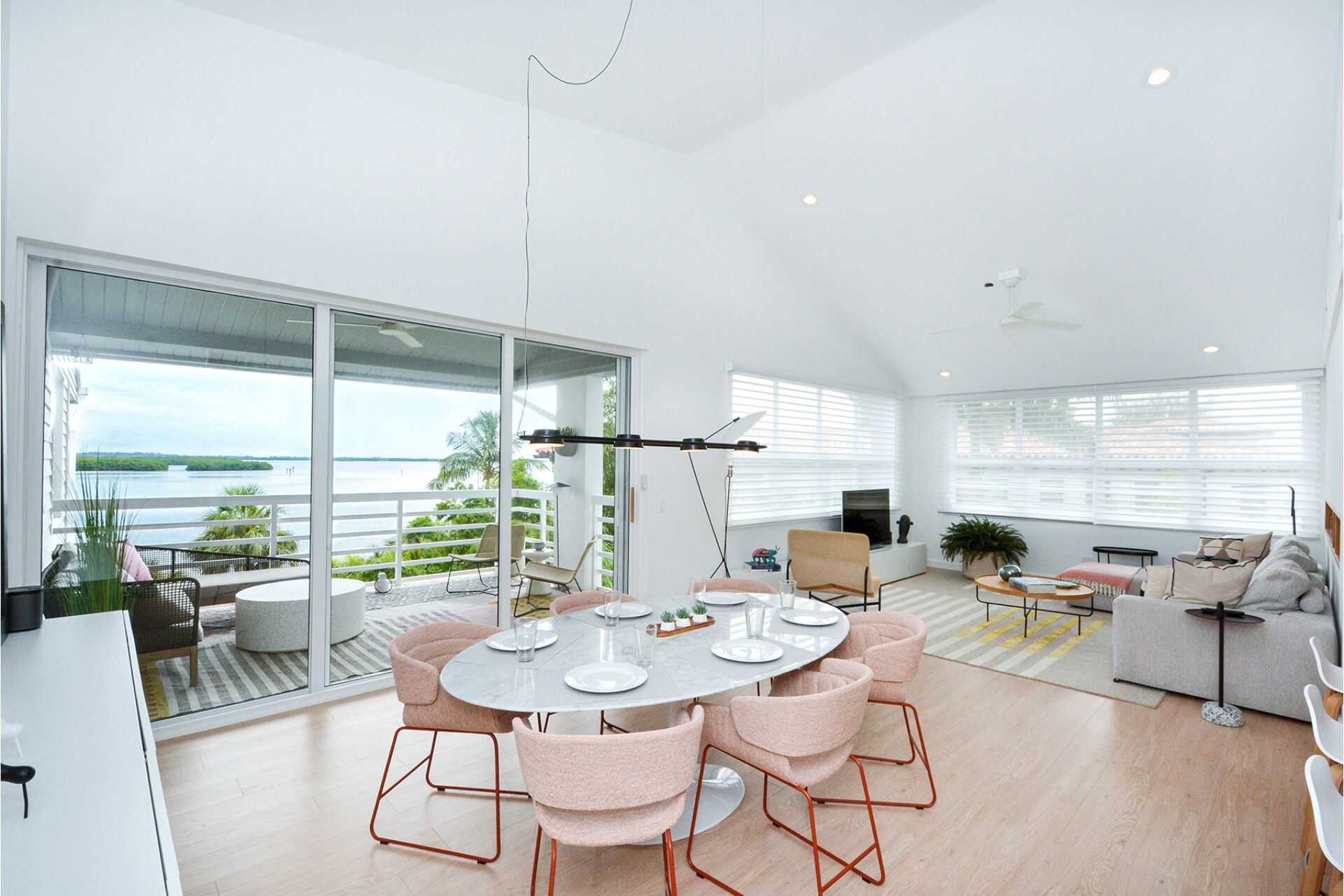 GORGEOUS UPSCALE LONGBOAT KEY CONDO OFFERS BAYFRONT VIEWS!!
