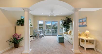 5 O'Clock Somewhere: Close to Beach, Dog-Friendly, Hot Tub & Pool