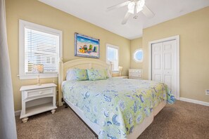 6 bedrooms, iron/ironing board, free WiFi, bed sheets - 5 O'Clock Somewhere: Close to Beach, Dog-Friendly, Hot Tub & Pool (Duck)