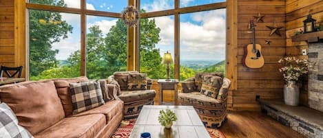 TV connectée, cheminée, jeux vidéo, baby-foot