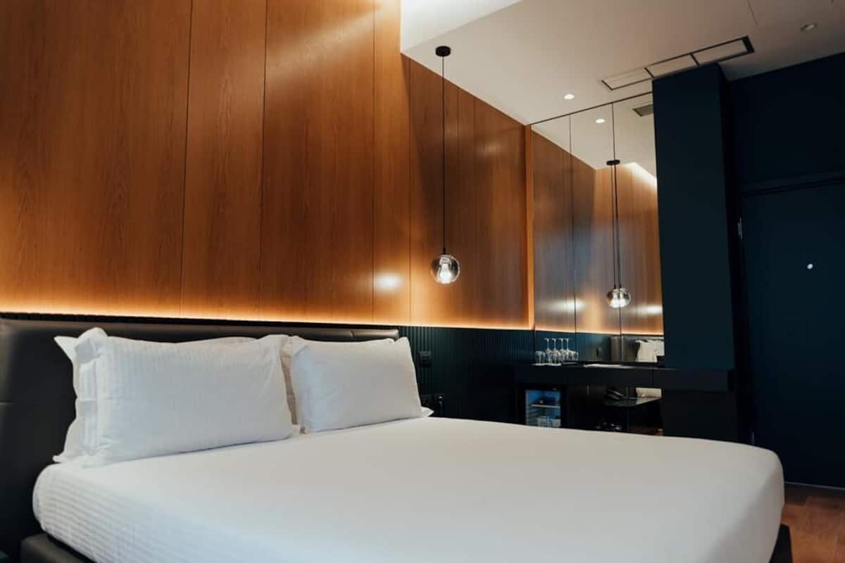 Pengeskab på værelset, individuel indretning, skrivebord