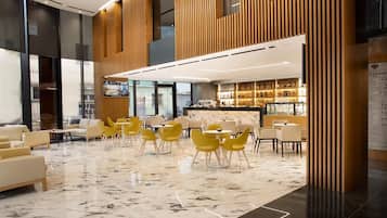 2 bars/lounges